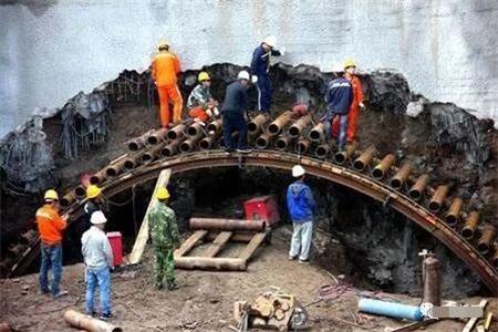 渝中隧道钢花管支护案例
